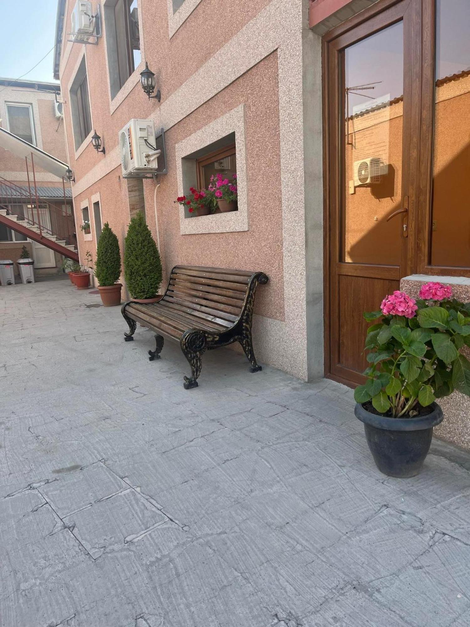 Styopa Hotel Jerevan Eksteriør billede